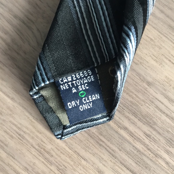 Like New! 100% Silk Tie Calvin Klein - Blue & Black - Picture 5 of 5